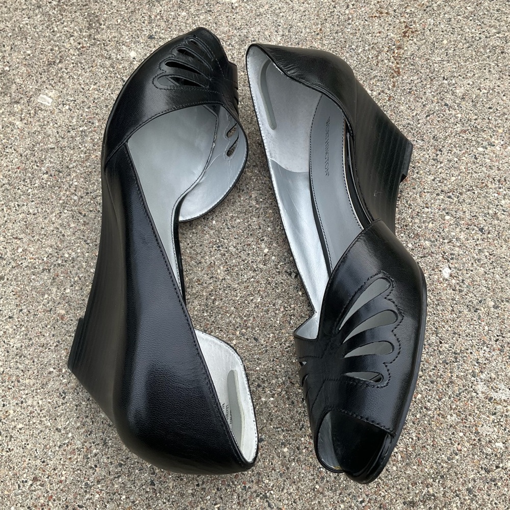 Worthington Leather, Wedge Peep Toe Sandals Size 9M Worn Twice